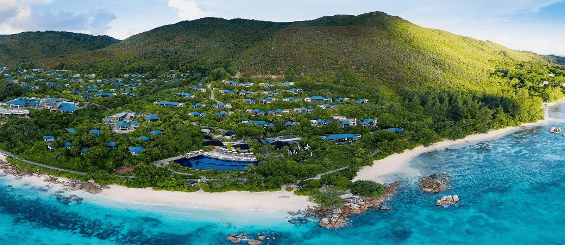 Séjour en famille aux Seychelles - Vue aérienne du Raffles Seychelles - Amplitudes
