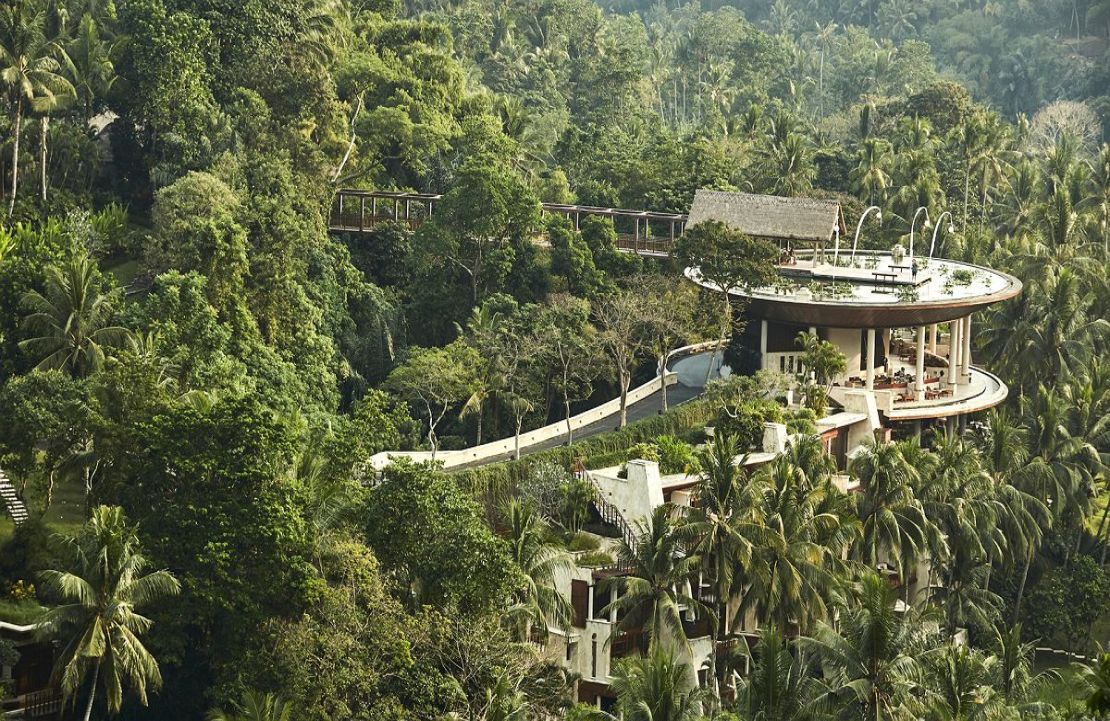 Hôtel Bali lune de miel – Le Four Seasons Resort Bali at Sayan, perché au-dessus des palmiers - Amplitudes