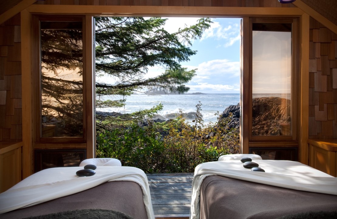 Voyage à Tofino en Colombie-Britannique - Votre spa relaxant vue sur la mer canadienne - Amplitudes
