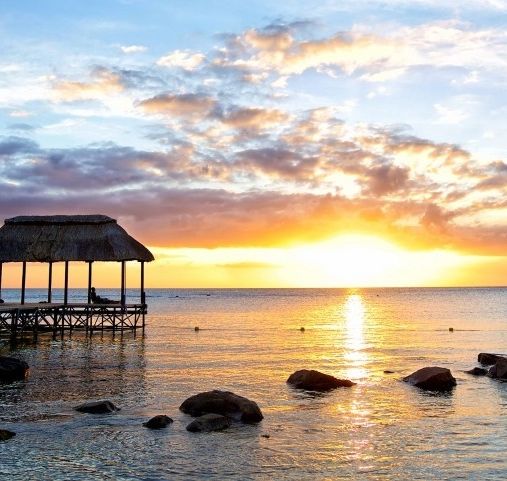 Voyage à l'île Maurice - coucher de soleil au bord de l'océan Indien - Amplitudes