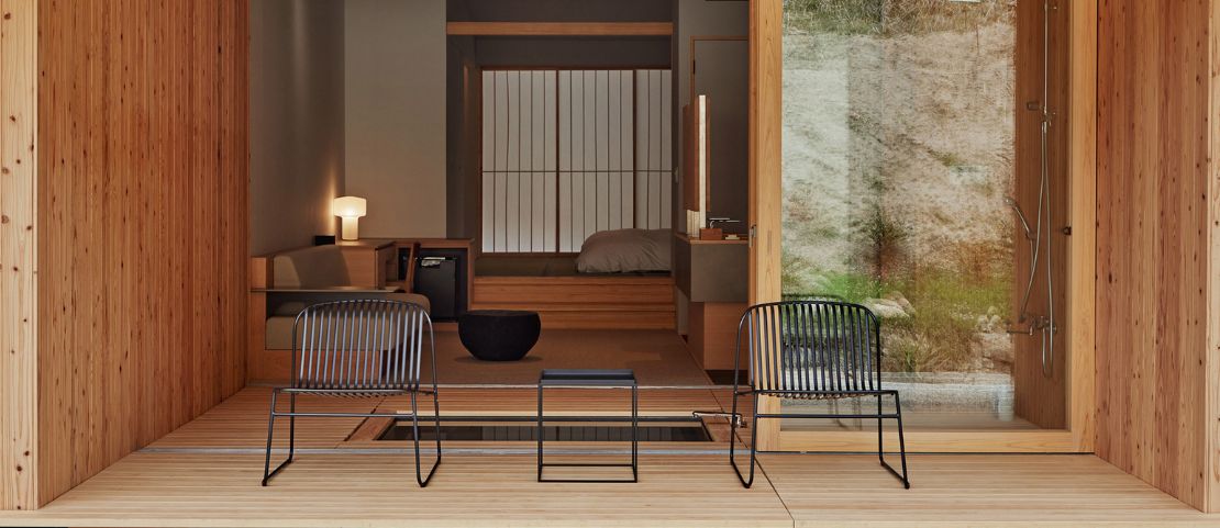 Voyage de luxe au Japon - terrasse du ryokan Roka – Amplitudes