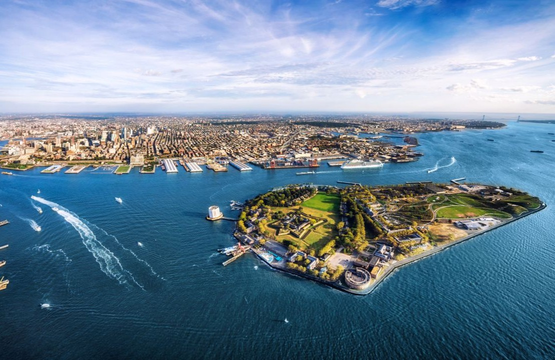 Séjour en solo dans la Big Apple - Vue aérienne sur Governor's Island - Amplitudes