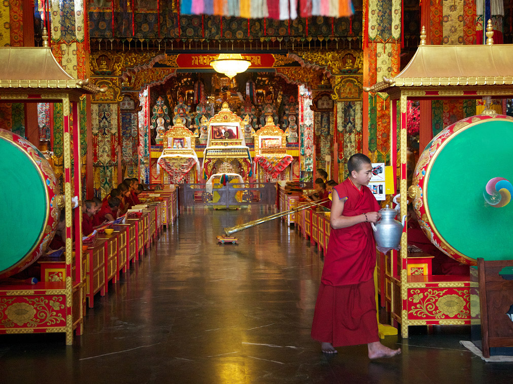 visiter_ecole_bouddhiste_du_nepal_moine_tibetain