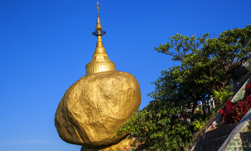 decouvrir_la_birmanie_golden_rock_amplitudes