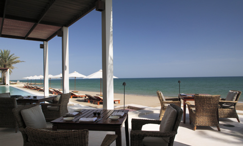 partir_a_oman_hotel_chedi_mascate_mer_terrasse