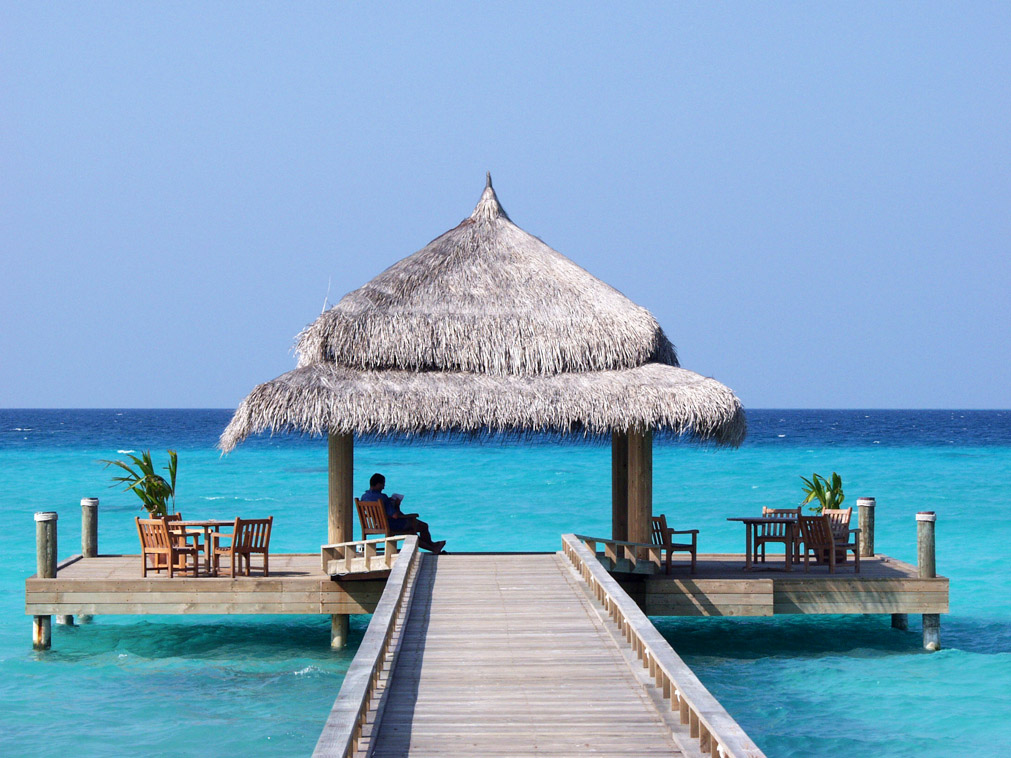 sejourner_maldives_kuramathi_island_resort_pilotis
