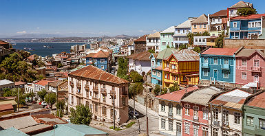 Chili - Vue sur les maisons colorées à Valparaiso