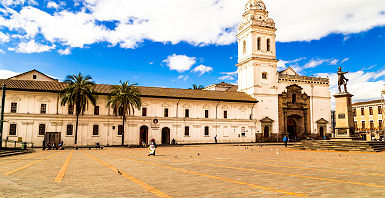 Place de Santo Domingo à Quito - Equateur
