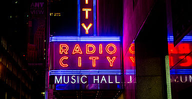Etats-Unis - New York - "Radio City Music Hall" la nuit