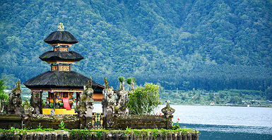 Bali - Vue sur le temple Pura Ulun Danu sur le lac Beratan