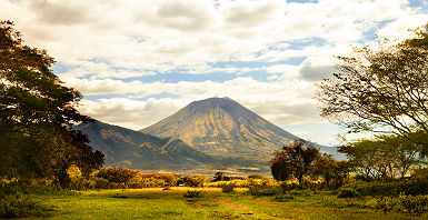 Nicaragua - Vue sur les plantations de tabac et le volcan Conception sur l'île d'Ometepe