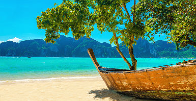 Océan Indien - Bateau de pêche sur une plage