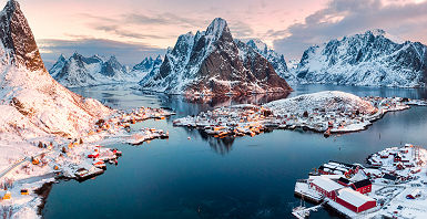 Reine en hiver, Iles Lofoten, Norvege