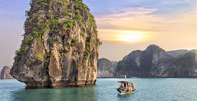 Coucher de soleil sur la baie d_Halong