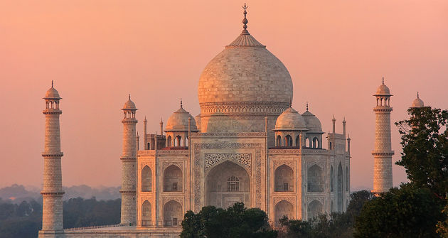 Inde - Vue sur la mausolée du Taj Mahal à Agra