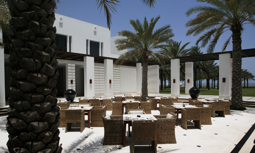voyager_mascate_oman_hotel_chedi_terrasse