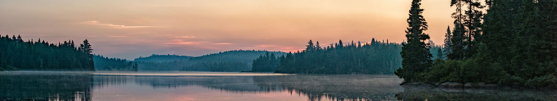 Lever de soleil dans le Parc de la Mauricie - Québec, Canada