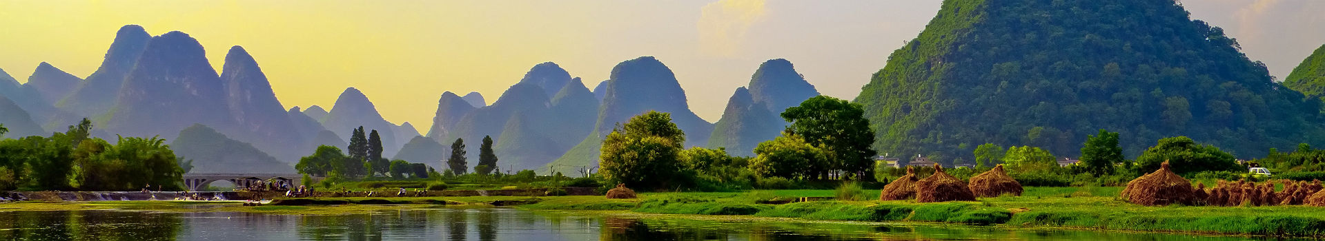 Coucher de soleil sur la rivière Li,Yangshuo près de Guilin, Chine