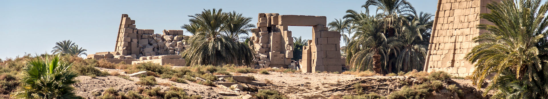 Egypte - Vue du temple Karnak depuis l'autre rive