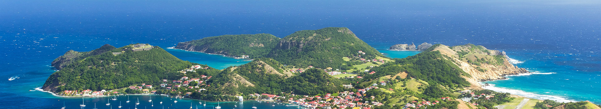 Guadeloupe - Vue sur la ville et la baie de Terre-du-Haut