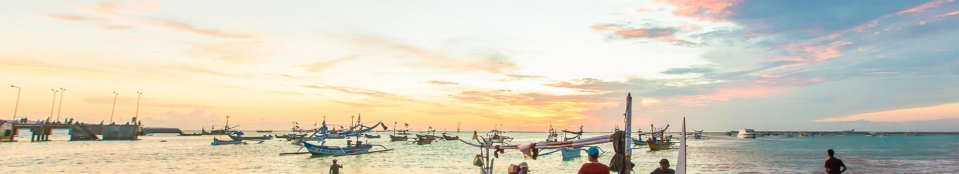 Bali - Bateau et pêcheurs sur la plage Jimbaran