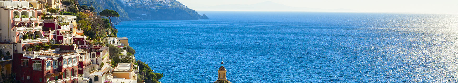 Campanie - Vue sur la ville de Positano et ses maisons colorées