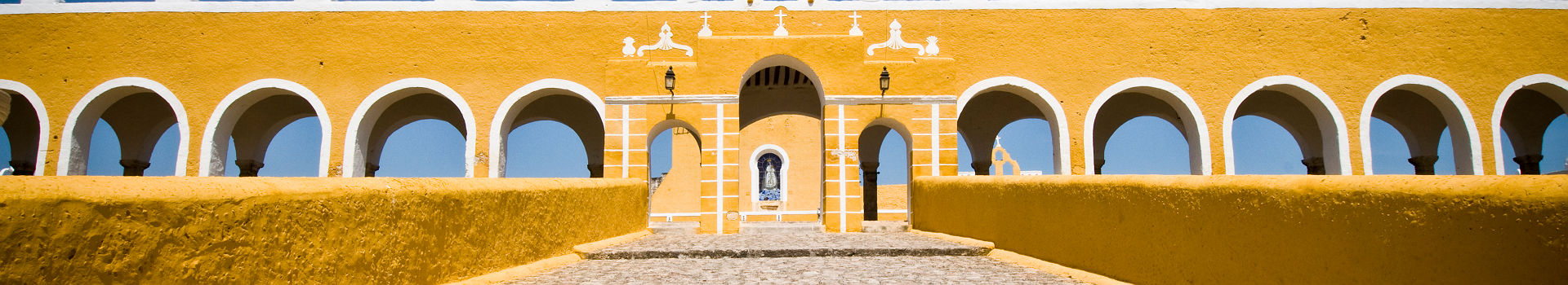 Mexique - Façade de l'église San Bernadino à Izamal