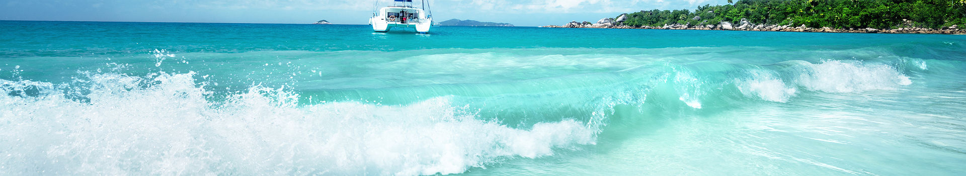 Seychelles - Vagues à la plage Anse Lazio à l'île Praslin