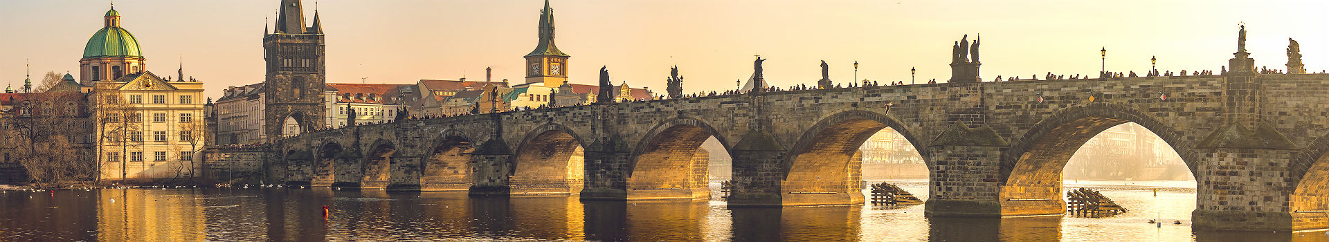 République Tchèque - Vue sur la rivière Vltava et le pont Charle à Prague