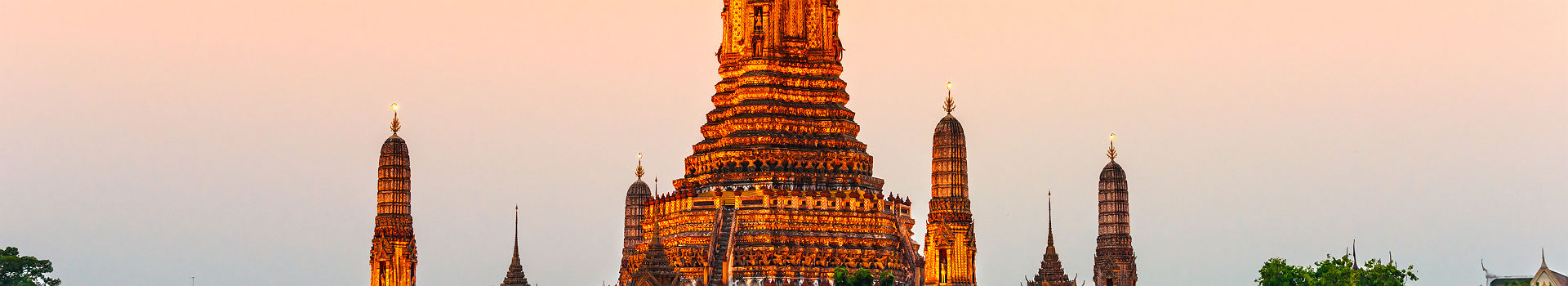 Thaïlande - Temple Wat Arun à Bangkok au bord de la rivière Chao Phraya