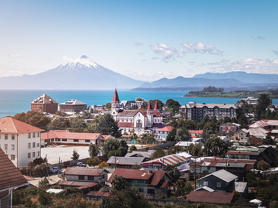 Vue aérienne de Puerto Varas et du volcan Osorno - Patagonie, Chili