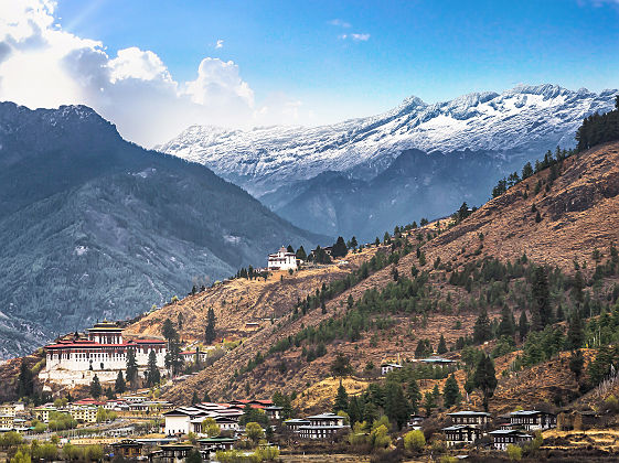 Bhoutan - Vue sur la vallée et la montagne à Thimphu