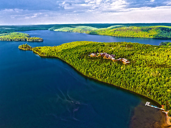 Vue sur le lac au parc national de Mauricie