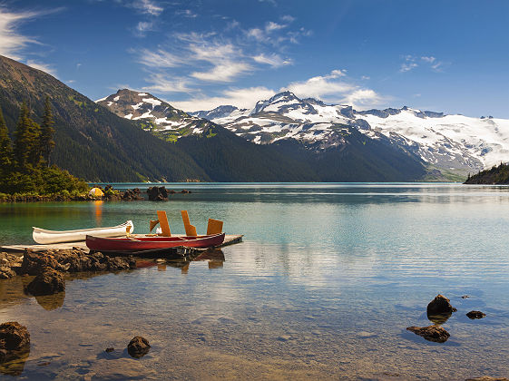 Canoës sur le lac Garibaldi, Parc Provincial de Garibaldi - Colombie-Britannique, Canada