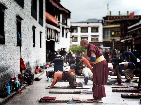 Prières au Temple Jokhung, Lhassa - Tibet