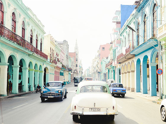 Voitures vintages dans les rues de La Havane - Cuba