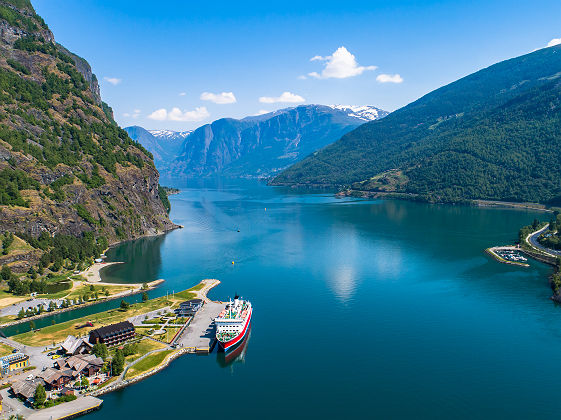 Vue aérienne du hameau de Flam dans les fjords - Scandinavie, Norvège