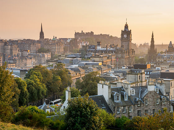 Vue sur le centre historique d'Edimbourg depuis Calton Hill - Ecosse, Royaume-Uni