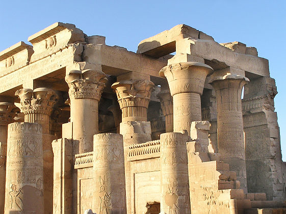 egypte__ruines_du_temple_des_dieux_horus_et_sobek