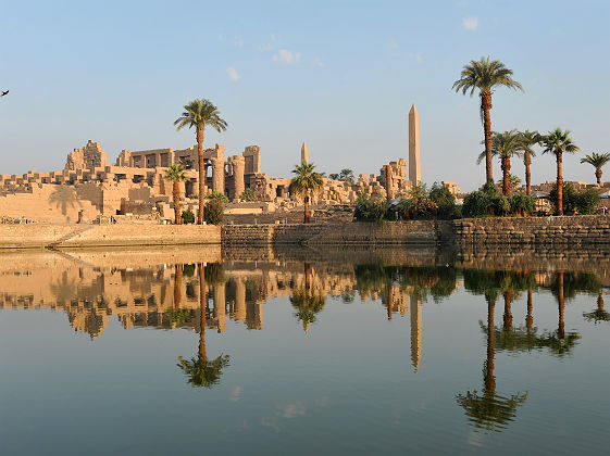 Egypte - Vue sur lac et le temple de Karnak à Louxor