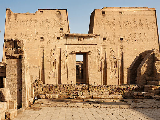 Egypte - Façade du temple d'Horus à Edfou