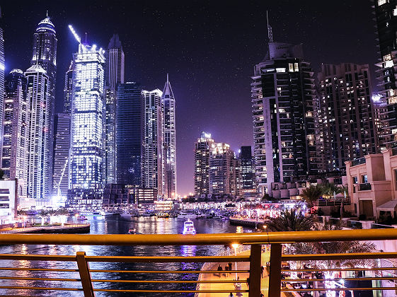 Marina de Dubaï de nuit
