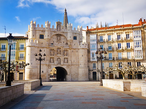 Espagne - Portail en arche de Santa Maria à Burgos