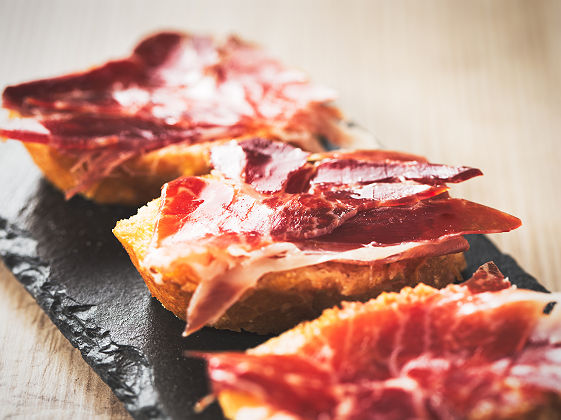 Jambon espagnol avec du pain aux tomates - Espagne