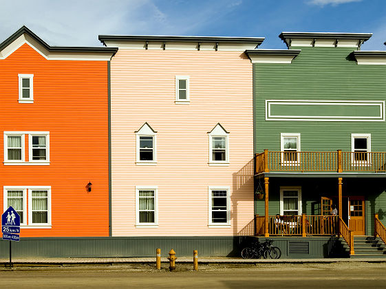 Dawson - Maisons colorées (architecture locale)
