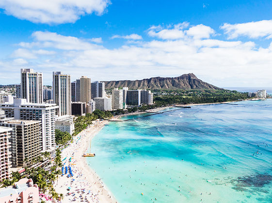 Hawaï - Vue sur la plage Waikiki et la ville Oahu