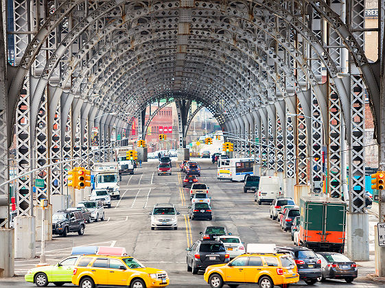 New York - Embouteillages sous le viaduc de Riverside à Harlem