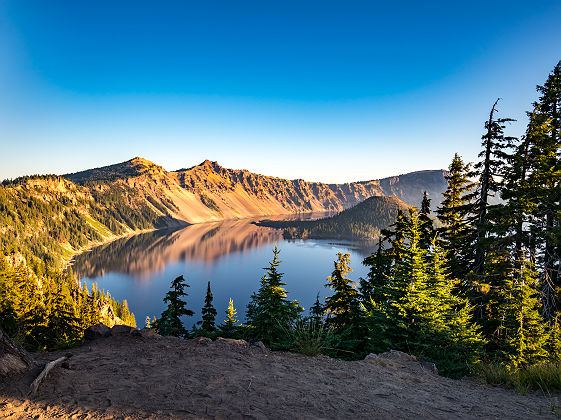 Lever de soleil au Crater Lake - Oregon, Etats-Unis