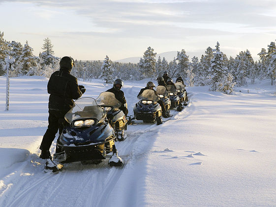 Motoneige, Hotel Magical Pond, Finlande