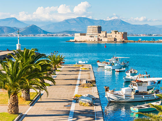 Vue sur le port et la forteresse Bourtzi de Nauplie - Grèce